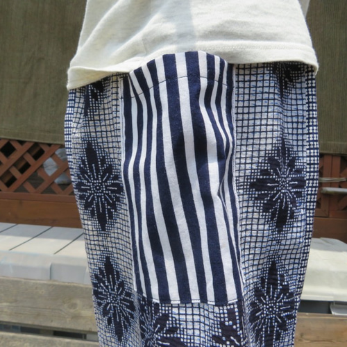 着物リメイク 手作り 男物 浴衣(反物) 上下セット お祭り 盆踊りに | iichi  日々の暮らしを心地よくするハンドメイドやアンティークのマーケットプレイス 新品反物★着物リメイク 浴衣リメイク ワイドパンツ 本染 浴衣 ルームウエア