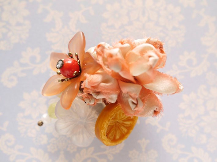 プティブーケのブローチo-2002