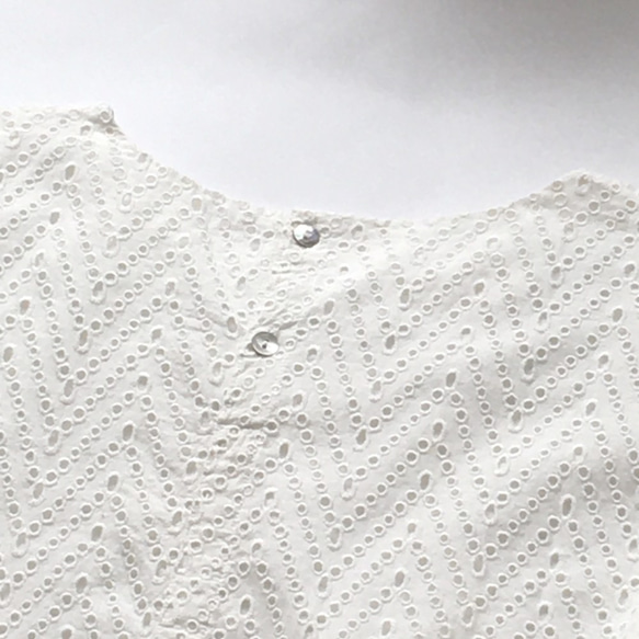【ホワイト】コットン100％スカラップ刺繍ポケット付シンプルな半袖ワンピース♪ 5枚目の画像