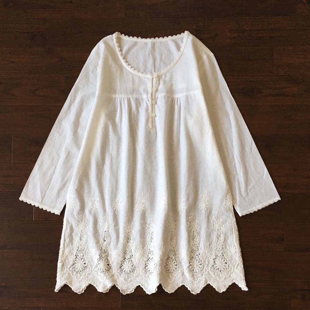 コットン100％贅沢刺繍レース生地、胸まで前開き大人可愛い長袖トップス、チュニック♪