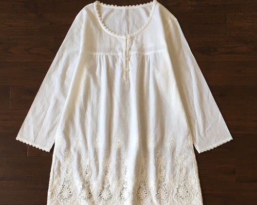 コットン100％贅沢刺繍レース生地、胸まで前開き大人可愛い長袖