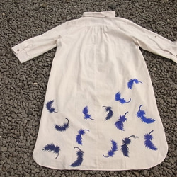 【オーダ品】青い羽舞うシャツワンピース 2枚目の画像