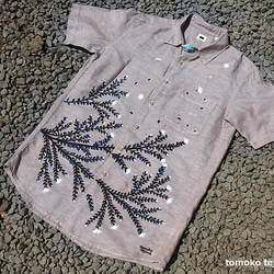 ◎花咲くツタのベージュのリネンシャツ 1枚目の画像