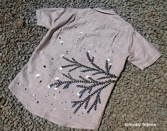 ◎花咲くツタのベージュのリネンシャツ 3枚目の画像