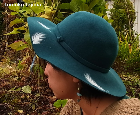 ◆SALE　羽根の落ちたきれいな青緑色の帽子　 2枚目の画像