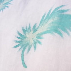 空から落ちてきた羽根の舞うリネンのシャツチュニック 4枚目の画像
