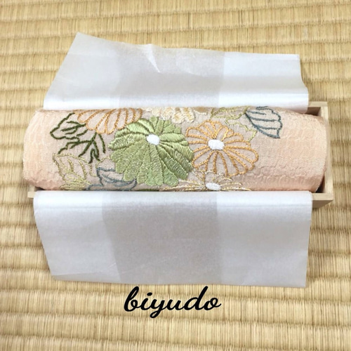 菊の日本刺繍半襟 (絹地) 和装小物（帯・半襟） biyudo 通販 4588401