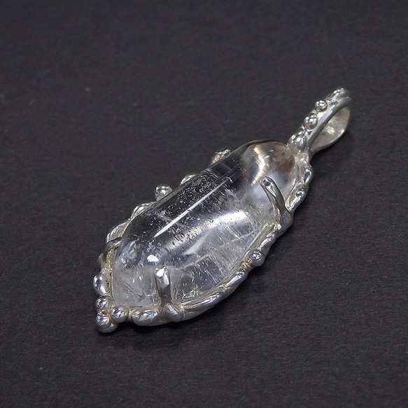 ～神秘の輝き～　マニカラン産　ヒマラヤ水晶の粒飾りペンダント 4枚目の画像