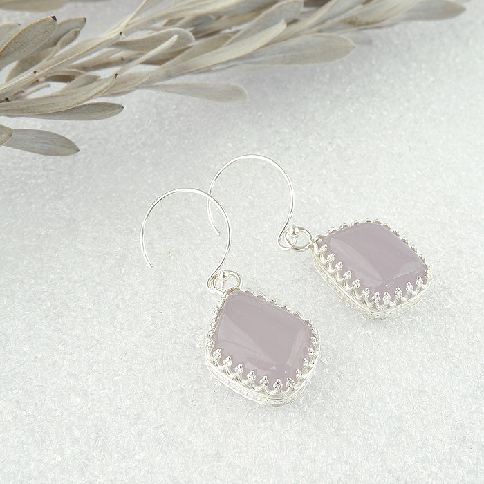 ラベンダーフローライトのピアス