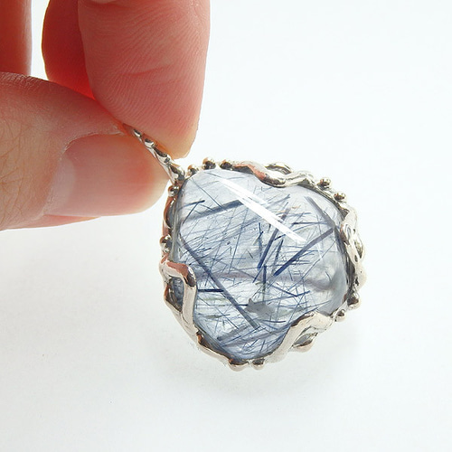 レアストーン！～ インディゴライトinクォーツのペンダント ペンダント 