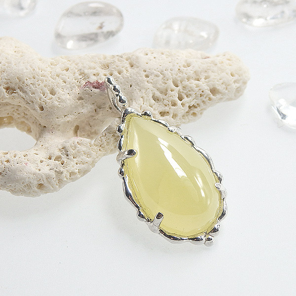 陽だまりの暖かさを想う～ イエロースミソナイトの粒飾りペンダント
