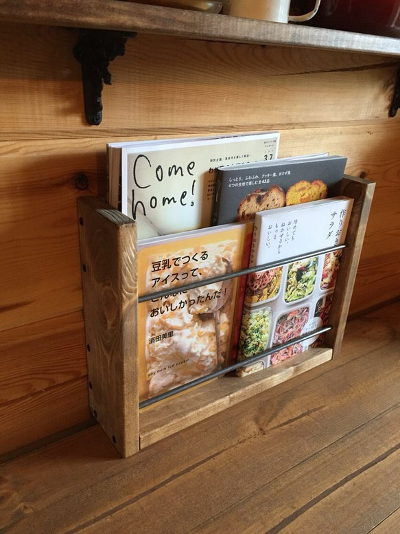 卓上 マガジンラック 1枚目の画像