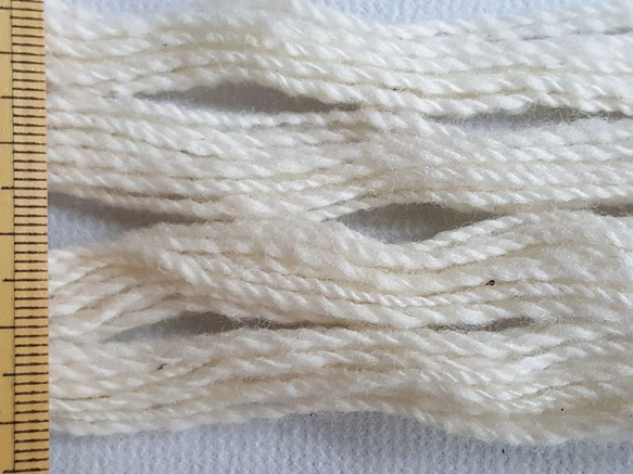 手紡ぎ綿糸　白・茶・緑などの双糸のセット　自家自然栽培・無染色 3枚目の画像