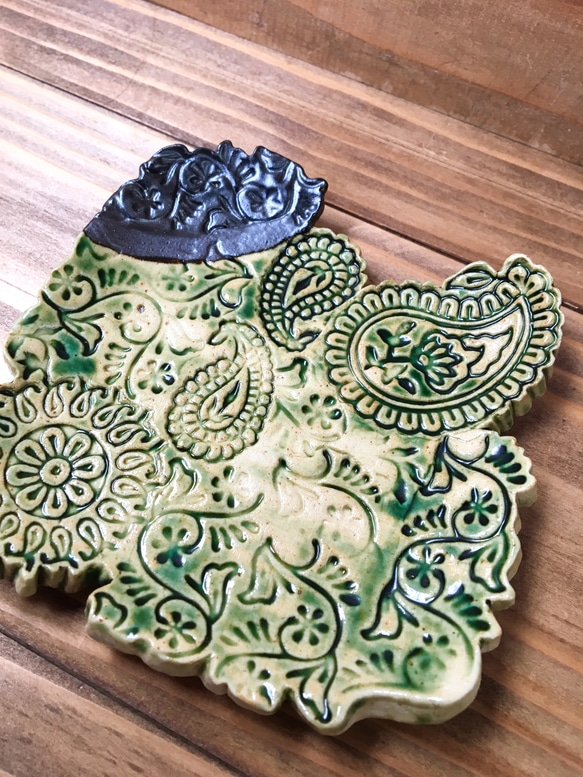 【2019年新作】インドのウッドブロック模様のお皿（緑) 2枚目の画像