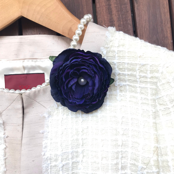 珍珠毛茛 2way 胸花（紫色） 第3張的照片