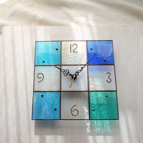 【オーダー制作】24㎝×24㎝ステンドグラス*掛時計・モザイク24（水色系）⌛⏲ 3枚目の画像