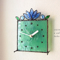 ステンドグラス*掛け＆置き時計・ヒスイ色の水面の青い蓮 2枚目の画像