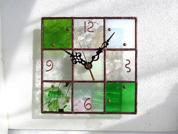 【18㎝×18㎝】ステンドグラス*掛時計・モザイクＢ（緑） 1枚目の画像