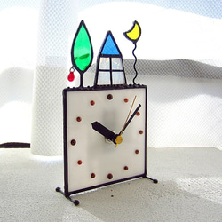ステンドグラスの掛け＆置き時計・月と家と果樹・ 2枚目の画像
