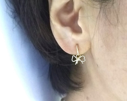 リボン❁ノンホールピアス    プロフ見るとお得に！❤︎ ❇14kgf❇まるでﾋﾟｱｽ❇小さなﾌｰﾌﾟ❇リボン痛くないｽﾄﾚｽﾌﾘｰ