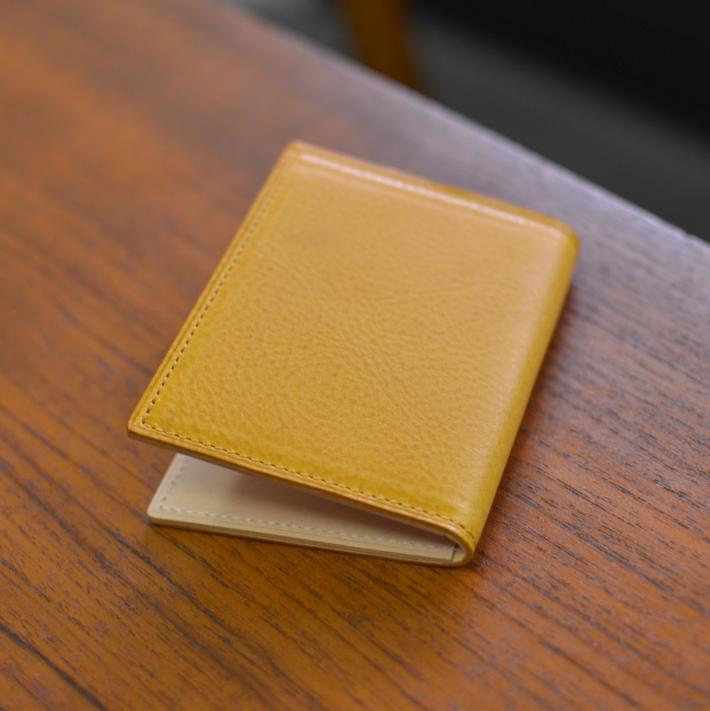 【送料無料】（名入れ可）イタリアンレザーパスケース　黄