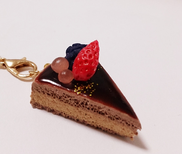 ビターチョコレートケーキ♥イヤホンジャック スイーツデコ 2枚目の画像
