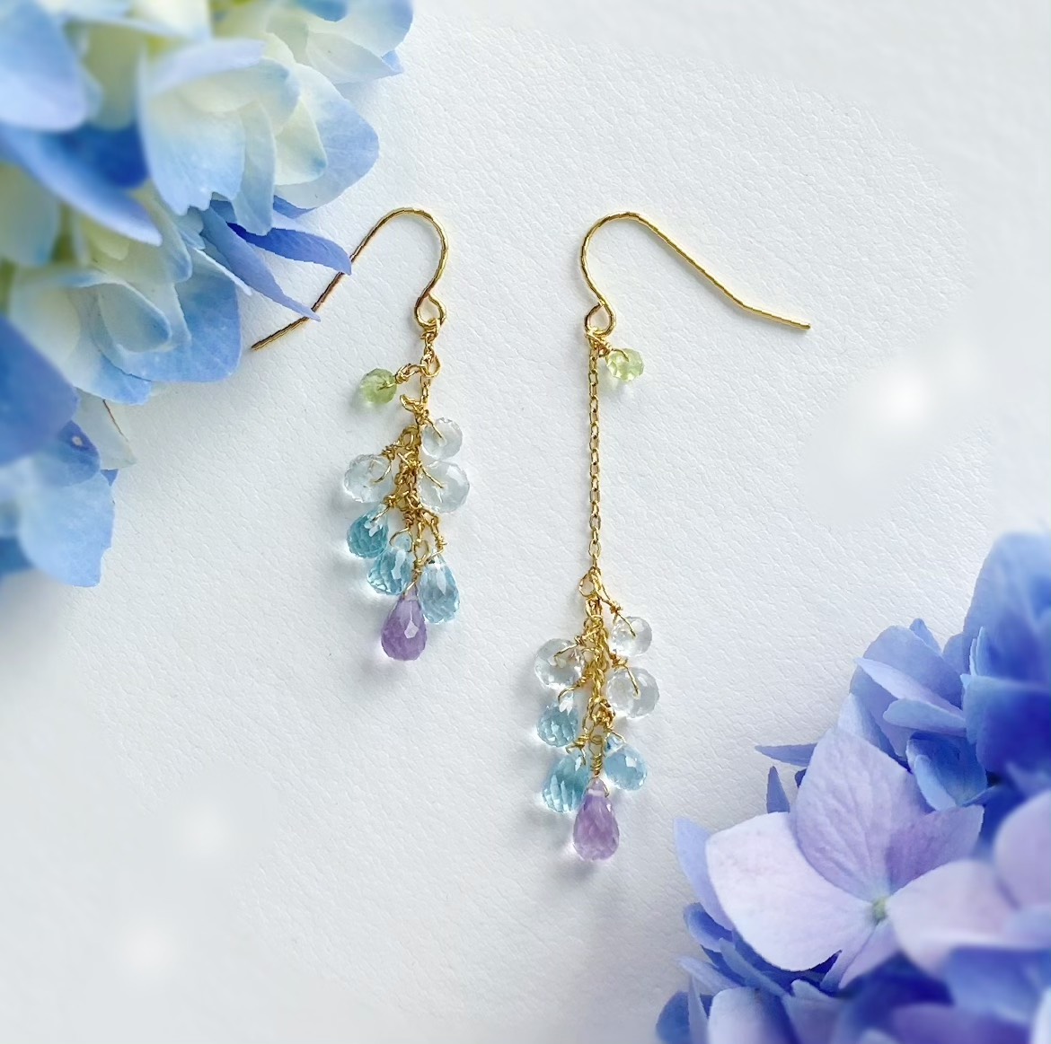 雨の日のピアス  4種の宝石をアシンメトリーに　-Singin' in the Rain-