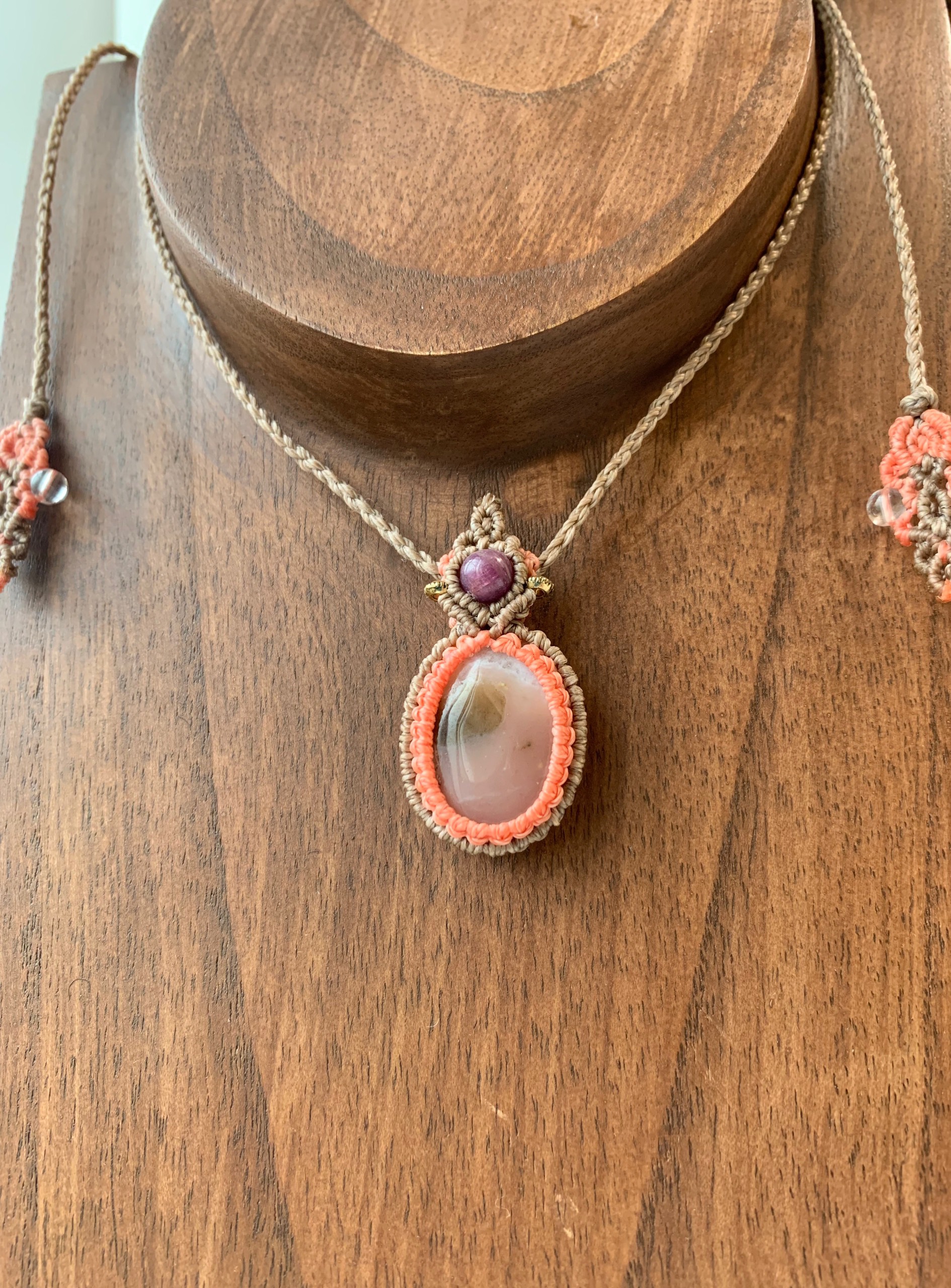 ピンクオパールのペンダント