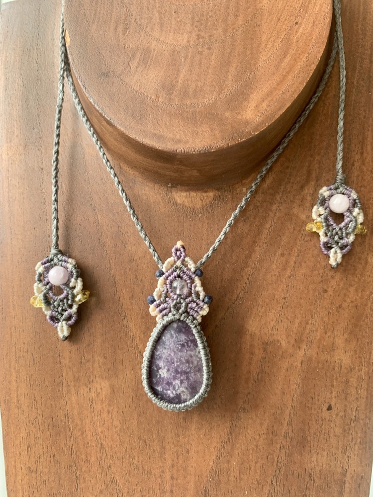 レピドライトのペンダント