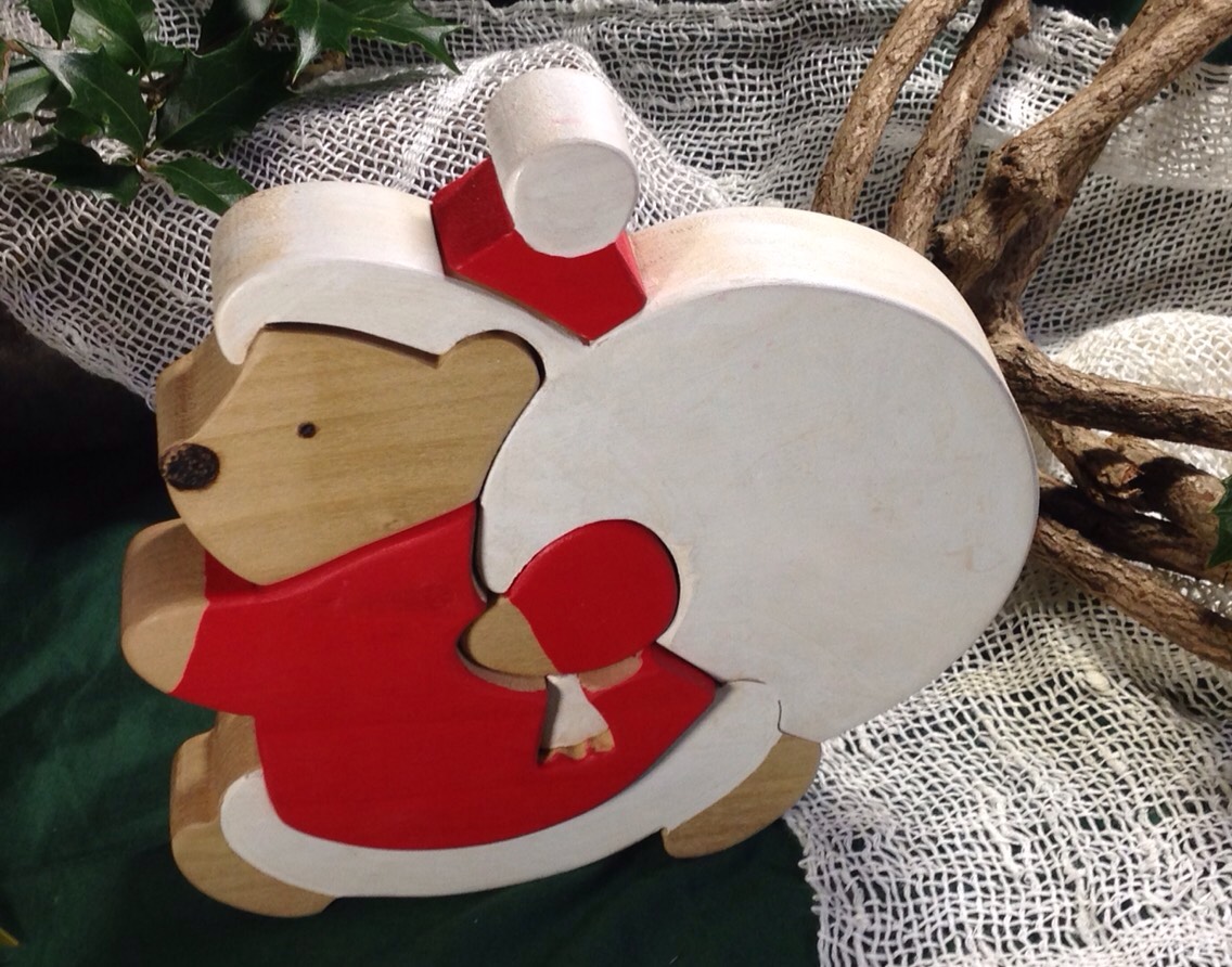 大きめの くまサンタクロース 彩色組み木絵ほのぼの木工置物