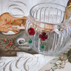 フランス製カットガラスのピアス：クリスマスカラー 2枚目の画像