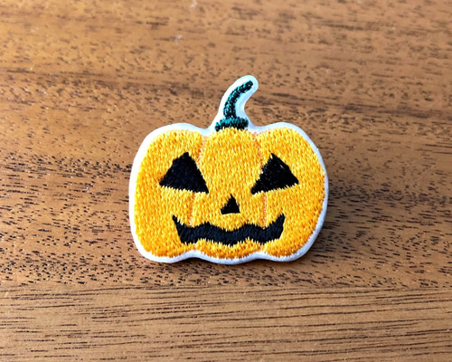 かぼちゃ③　ベージュ生地　刺繍ブローチ　ハロウィン かぼちゃ③ ベージュ生地 刺繍ブローチ ハロウィン