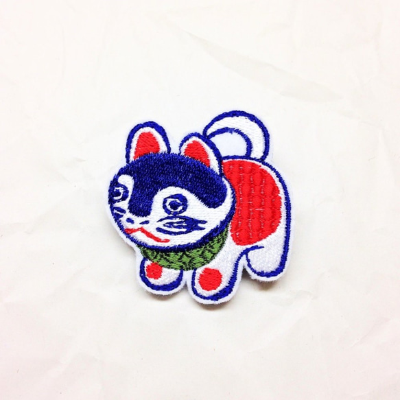 刺繍ブローチ　「犬張子」 1枚目の画像