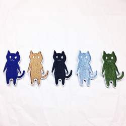 刺繍ブローチ　「たちねこ」 1枚目の画像