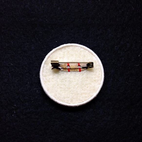 刺繍ボタンブローチ　「アリ」 2枚目の画像
