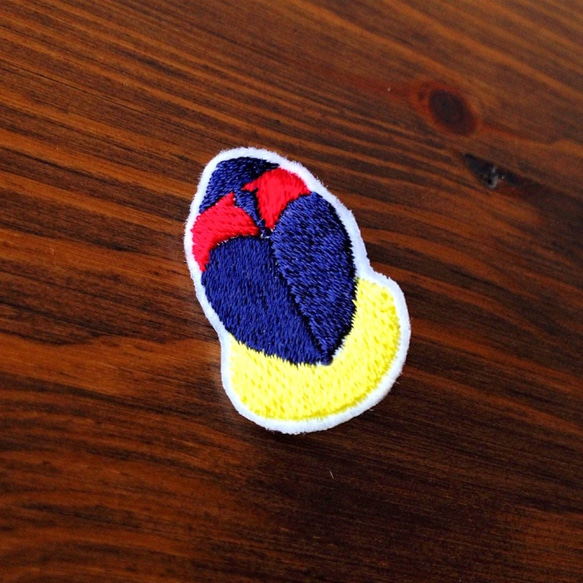 刺繍ブローチ 「蛍」 ブローチ teku-teku 通販 2222906｜Creema