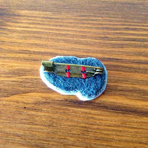 No.640　ふたりの幸せ時間…　(星空と蛍)　刺繍ブローチ No.640 ふたりの幸せ時間… (星空と蛍) 刺繍ブローチ - メルカリ