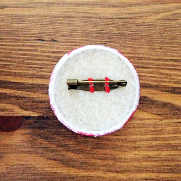 刺繍ボタンブローチ　「桜の毬ボタン」 3枚目の画像