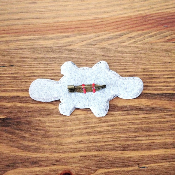 刺繍ブローチ　「カモノハシ」 2枚目の画像