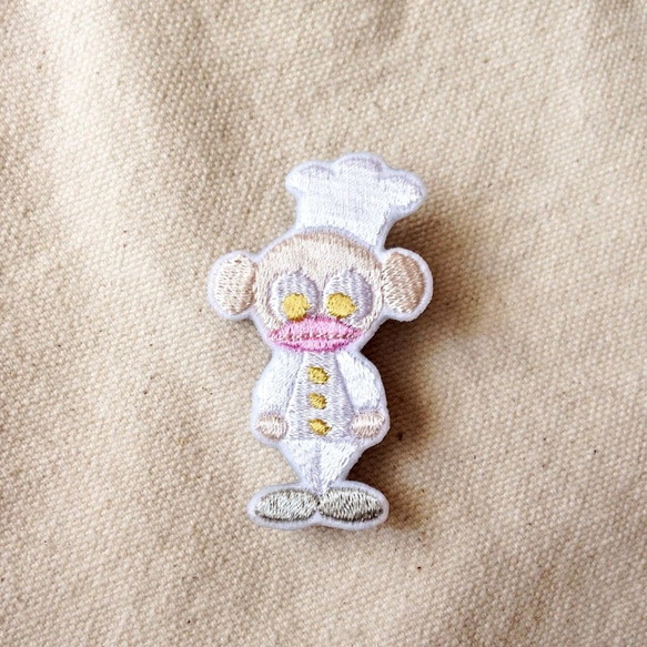 刺繍ブローチ　「かわいいコックさん」 1枚目の画像