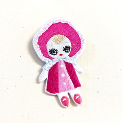 刺繍ブローチ　「文化人形：ピンク」 1枚目の画像