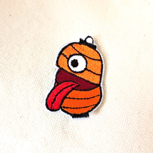 刺繍ブローチ　「提灯おばけ：橙」 1枚目の画像