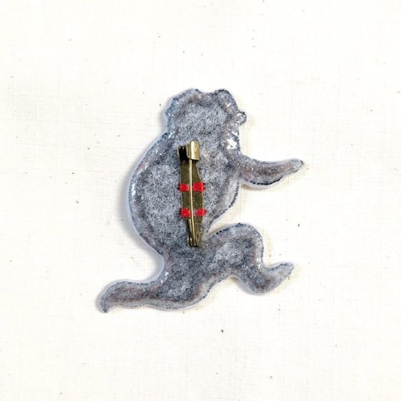 刺繍ブローチ　「走る金魚」 2枚目の画像