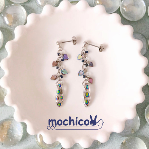 水玉ダガーとドラゴンビーズが揺れるピアス♪《イヤリング交換可  