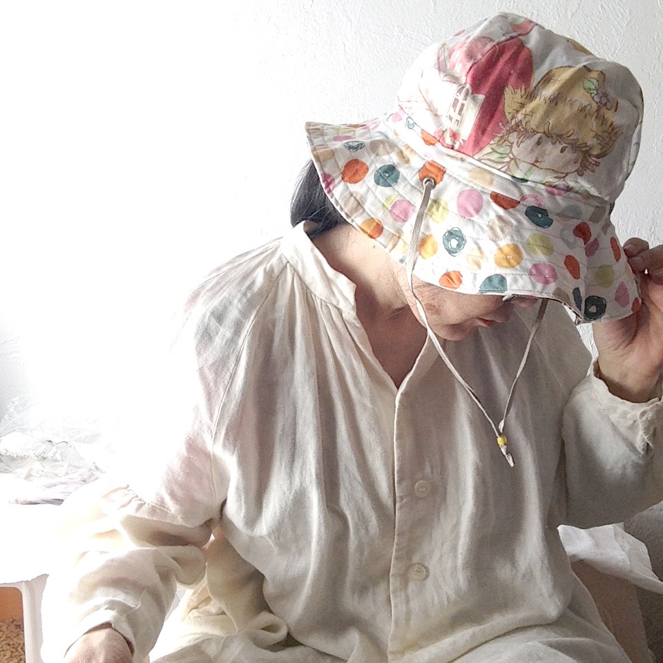 セール！リバーシブルパッチワーク帽子ストロベリーショートケーキ