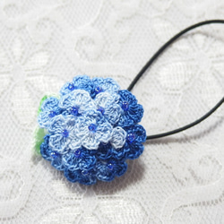 小さな青色の紫陽花のヘアゴム 2枚目の画像