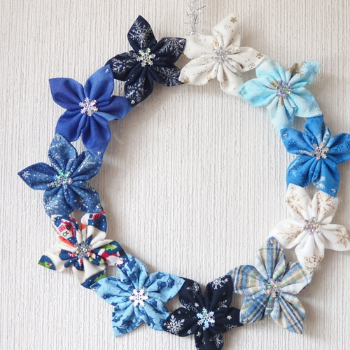 世界でひとつ・つまみ細工で作った青いクリスマス・雪の結晶のリース
