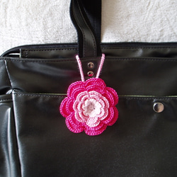 お花のバッグチャーム・ピンク 3枚目の画像