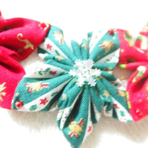 世界でひとつ・赤緑白3色のクリスマスカラーで作ったつまみ細工の