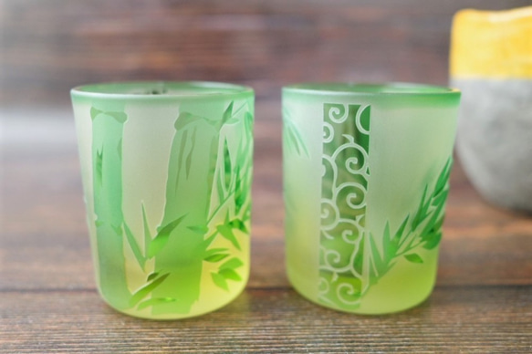 竹と唐草模様 緑のショットグラス（ぐい呑み・おちょこ）新デザインで！ 1枚目の画像